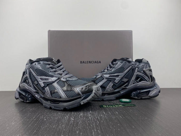 BLCG RUNNER SNEAKER 677403 W3RBR 151547