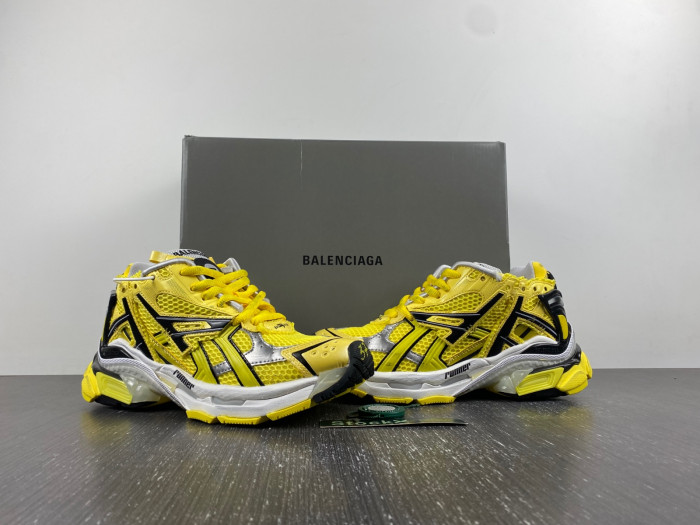 BLCG RUNNER SNEAKER 677402 W2RD3 0510