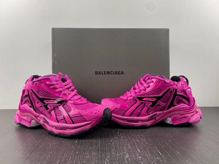 BLCG RUNNER SNEAKER 677402 W3RB2 5510
