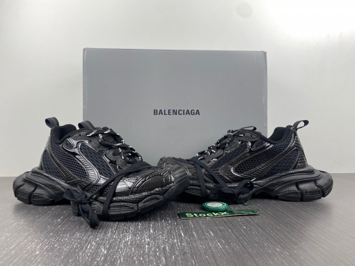 BLCG 3XL SNEAKER 677403 W3RB6 0148