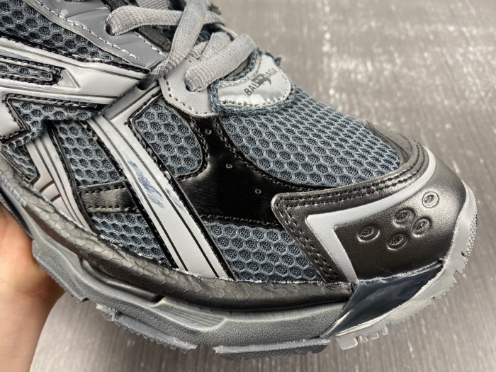 BLCG RUNNER SNEAKER 677403 W3RBR 151547