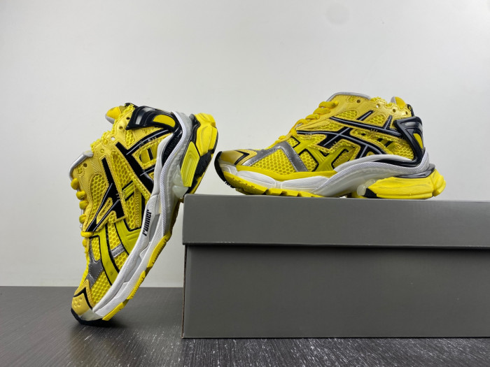 BLCG RUNNER SNEAKER 677402 W2RD3 0510