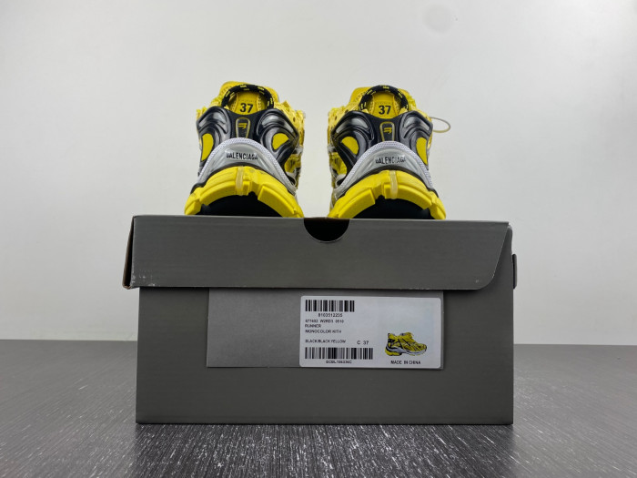 BLCG RUNNER SNEAKER 677402 W2RD3 0510