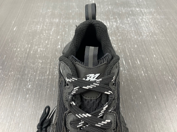BLCG 3XL SNEAKER 677403 W3RB6 0148