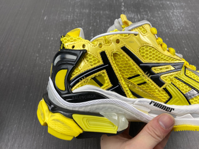 BLCG RUNNER SNEAKER 677402 W2RD3 0510