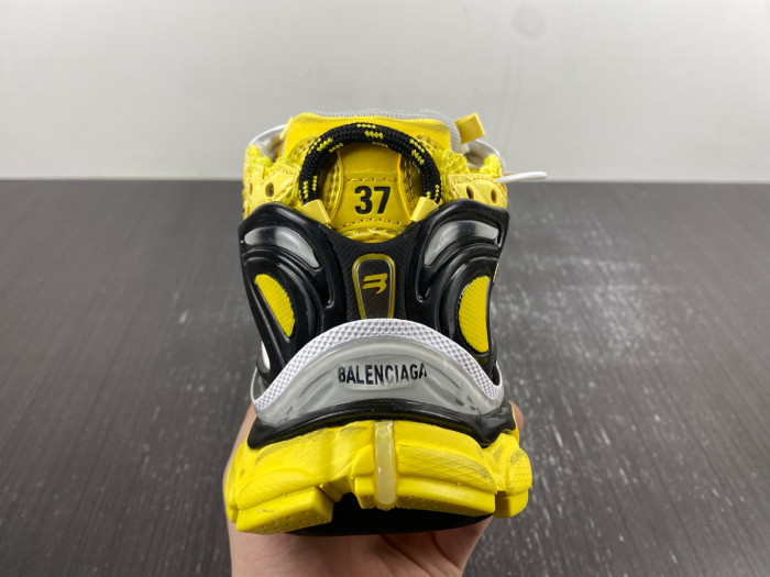BLCG RUNNER SNEAKER 677402 W2RD3 0510
