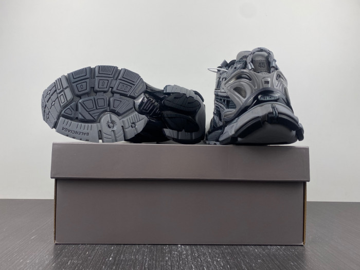 BLCG RUNNER SNEAKER 677403 W3RBR 151547