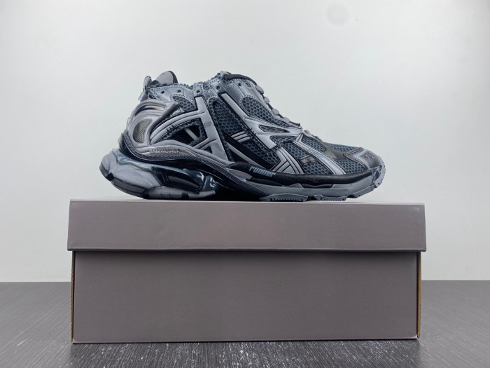 BLCG RUNNER SNEAKER 677403 W3RBR 151547