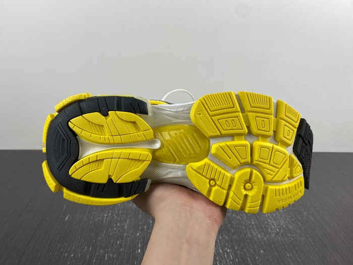 BLCG RUNNER SNEAKER 677402 W2RD3 0510