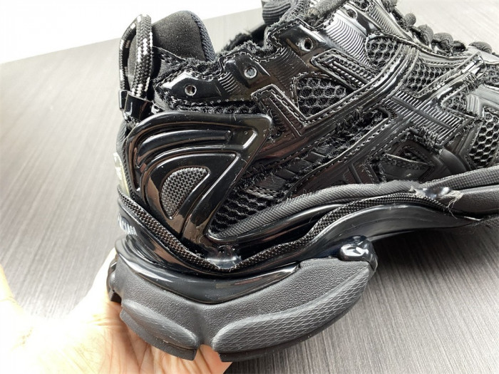 BLCG RUNNER SNEAKER 677403 W3RA9 1000