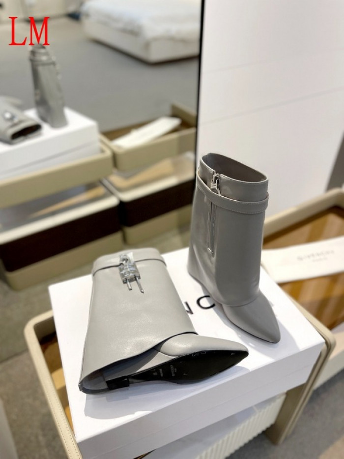 G1VENCHY BOOTS