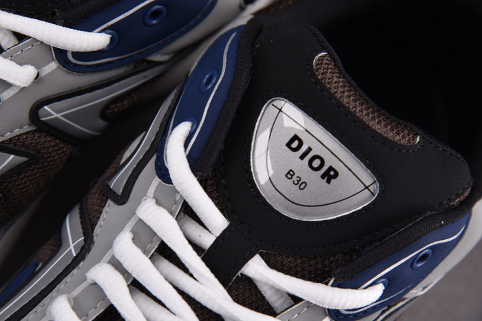 D10R B30 SNEAKER
